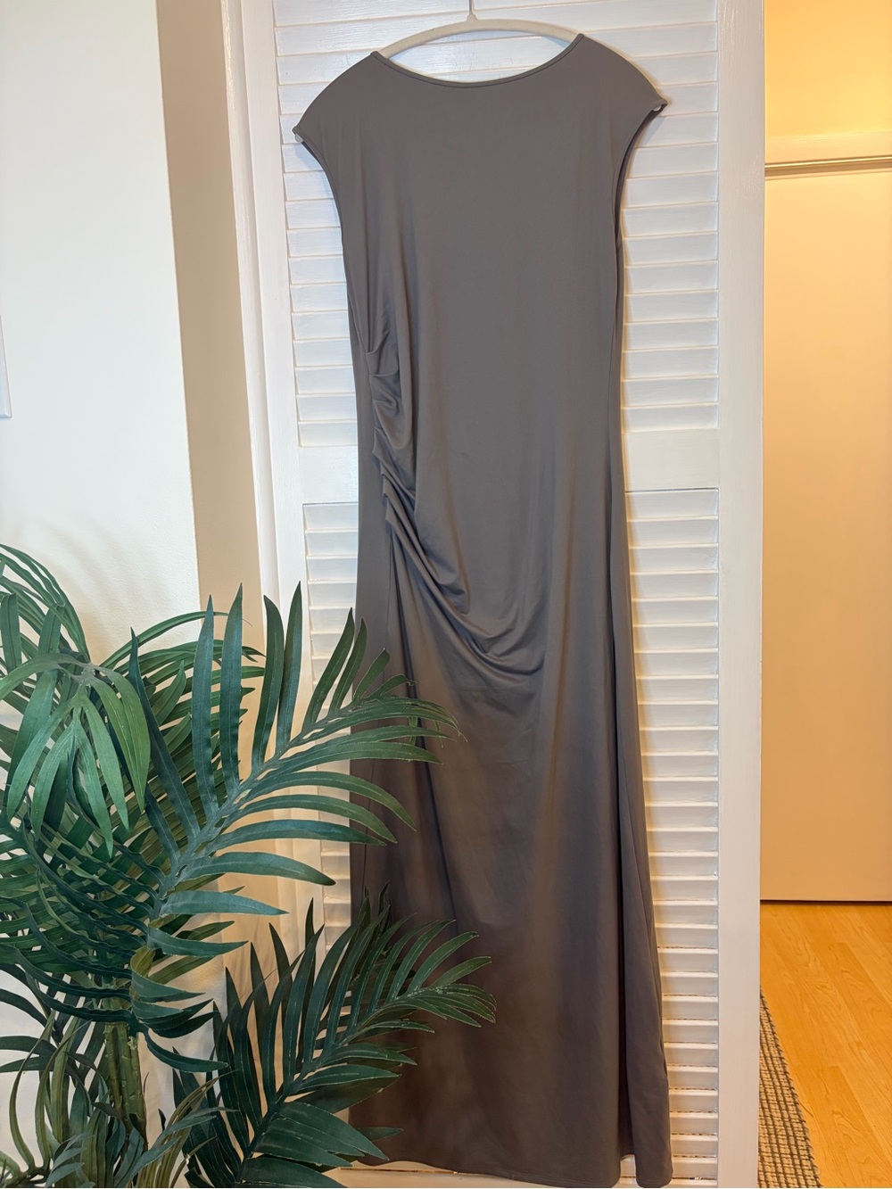 H&M Dipped Back Stylish Maxi Dress in Gray Size L Flattering Ruching on Side